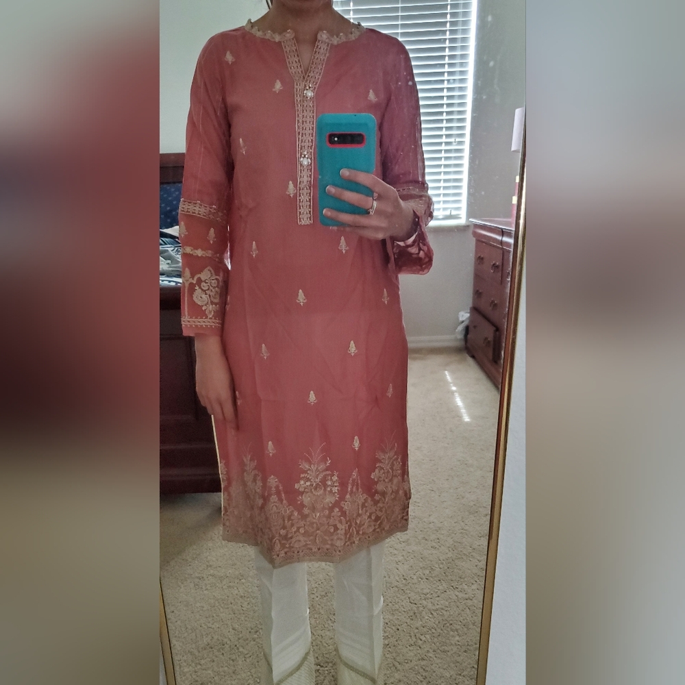 Elegant Pink Embroidered Women's Kurta - Picture 5 of 9